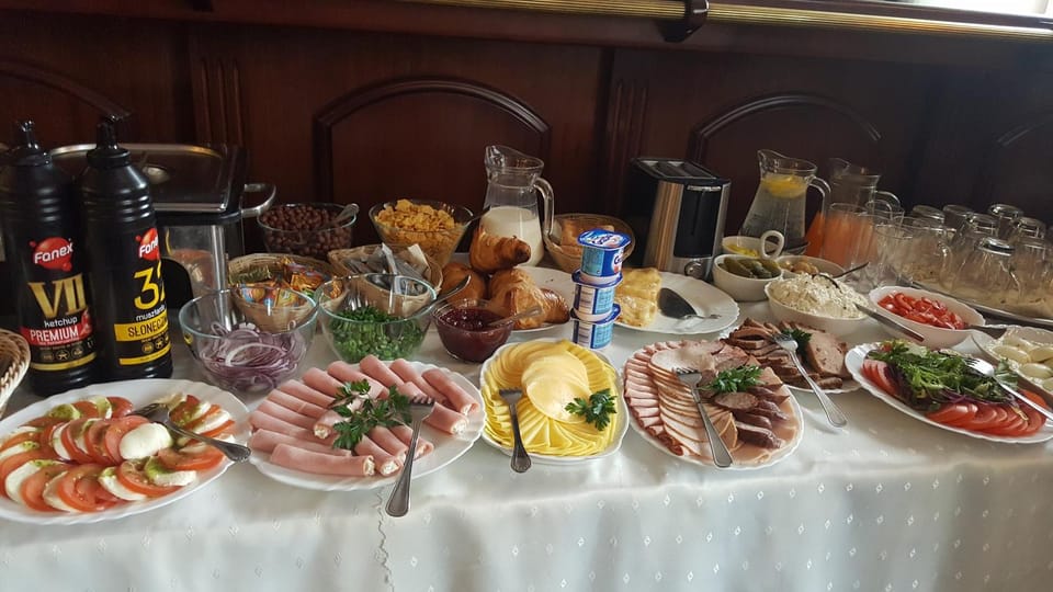 Food and drinks, Food, Breakfast, Continental breakfast, Buffet breakfast