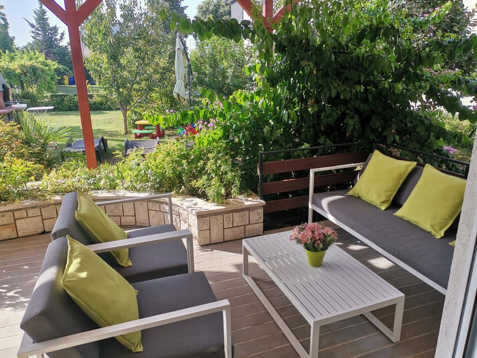 Garden, Balcony/Terrace, Seating area, Garden view