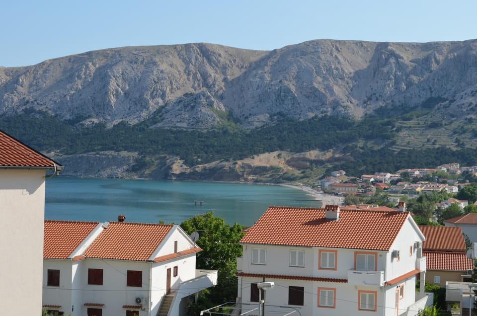Mountain view, Sea view