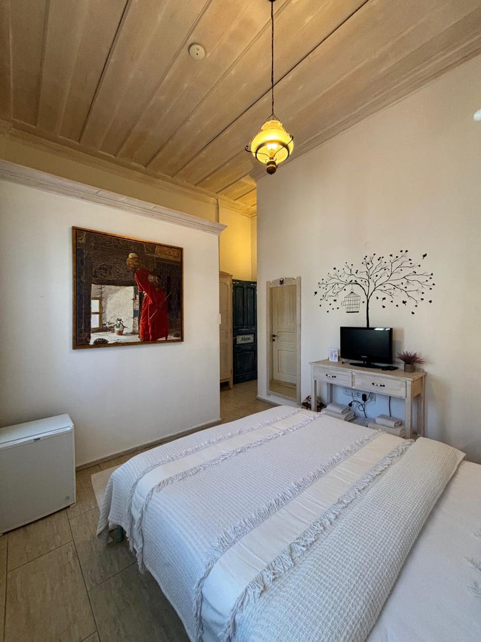 Bed, TV and multimedia, Photo of the whole room, Bedroom, hair dresser, towels