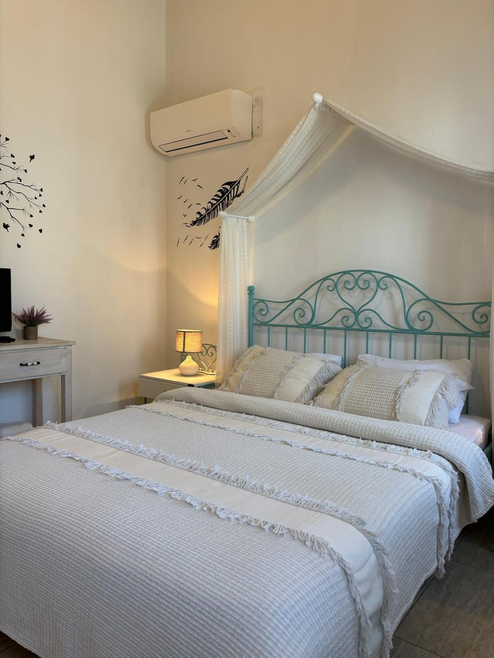 Bed, Photo of the whole room, Bedroom, hair dresser, towels, air conditioner