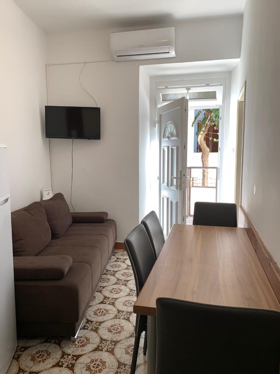 Seating area, Dining area
