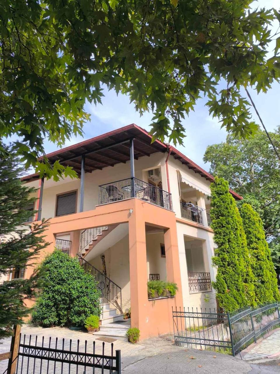 Property building, Day, Mountain view