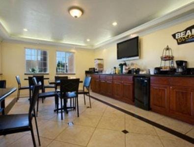 Restaurant/places to eat, Day, Continental breakfast