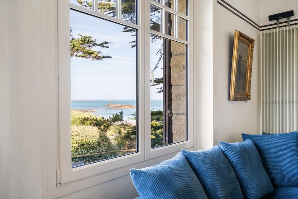 Living room, Sea view