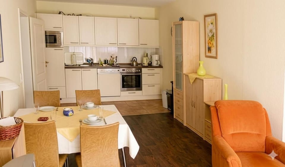 Dining area, kitchen