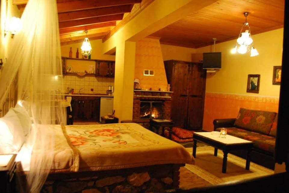 Kitchen or kitchenette, Seating area, Bedroom, flat iron