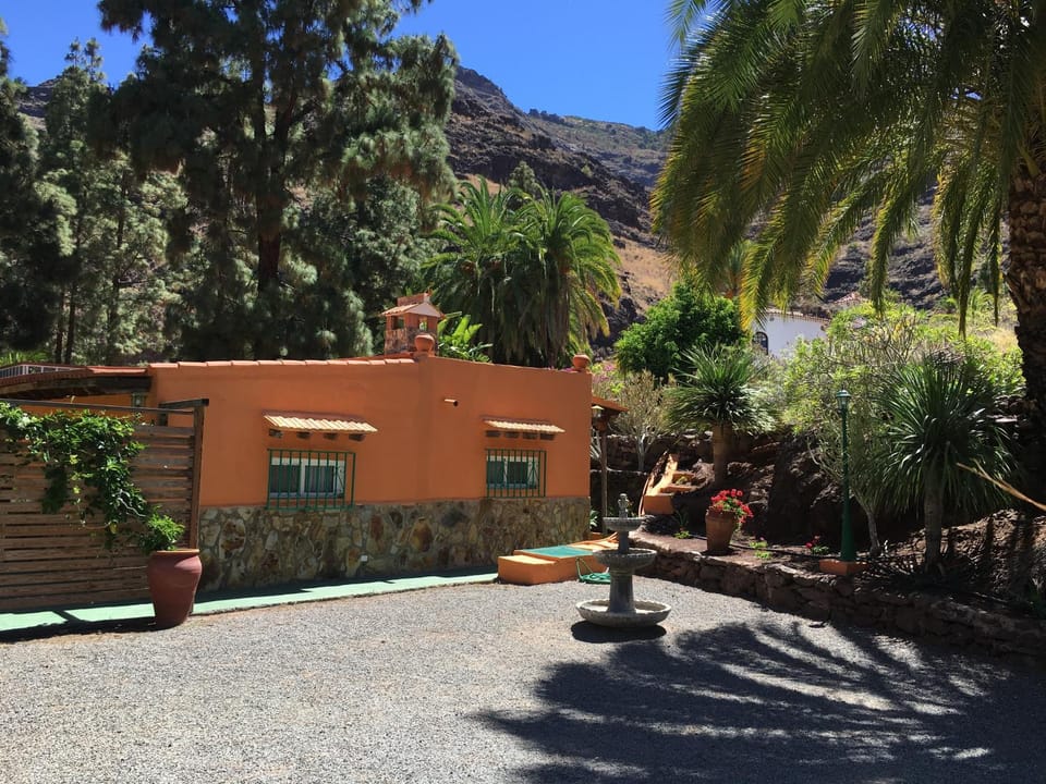 Facade/entrance, Mountain view