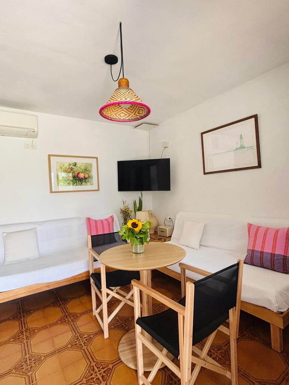 TV and multimedia, Living room, Dining area