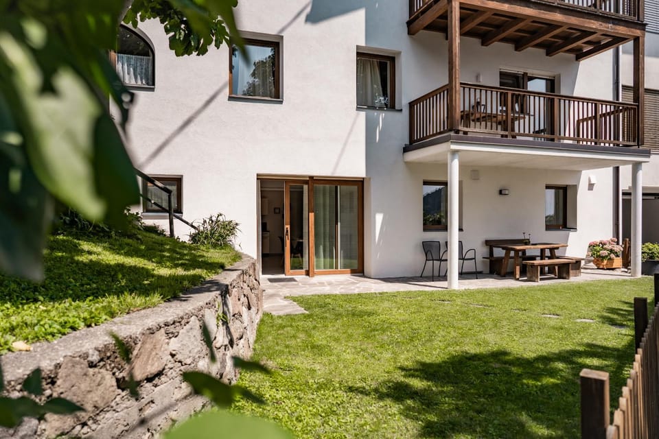 Property building, Patio, Garden, Balcony/Terrace, Garden view