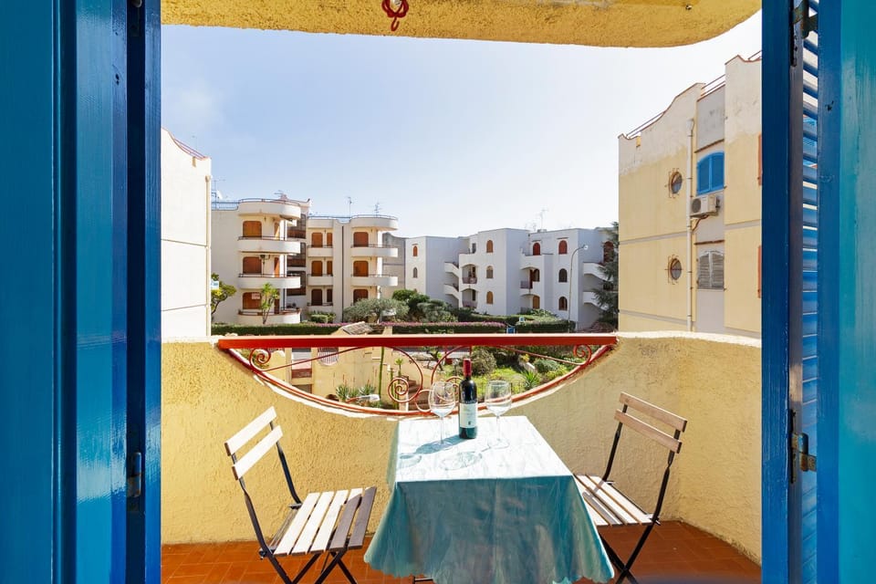 Balcony/Terrace, Street view