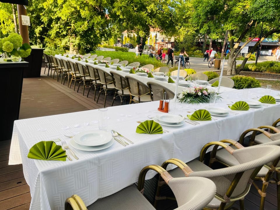 Restaurant/places to eat, Food and drinks, Banquet/Function facilities, Garden view