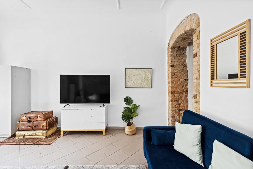 TV and multimedia, Living room, Seating area, wardrobe