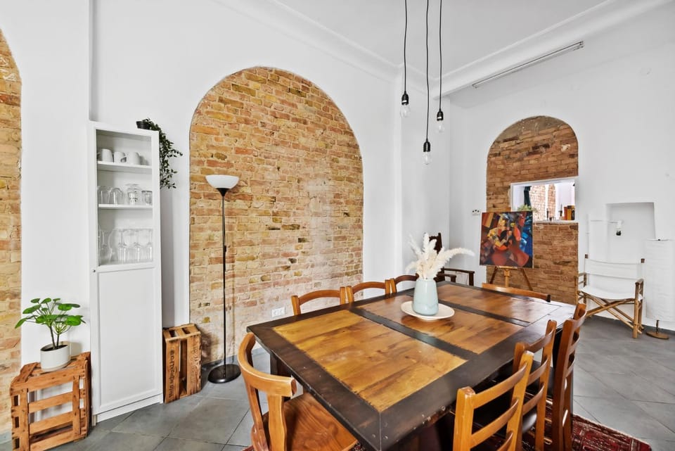 Decorative detail, Seating area, Dining area