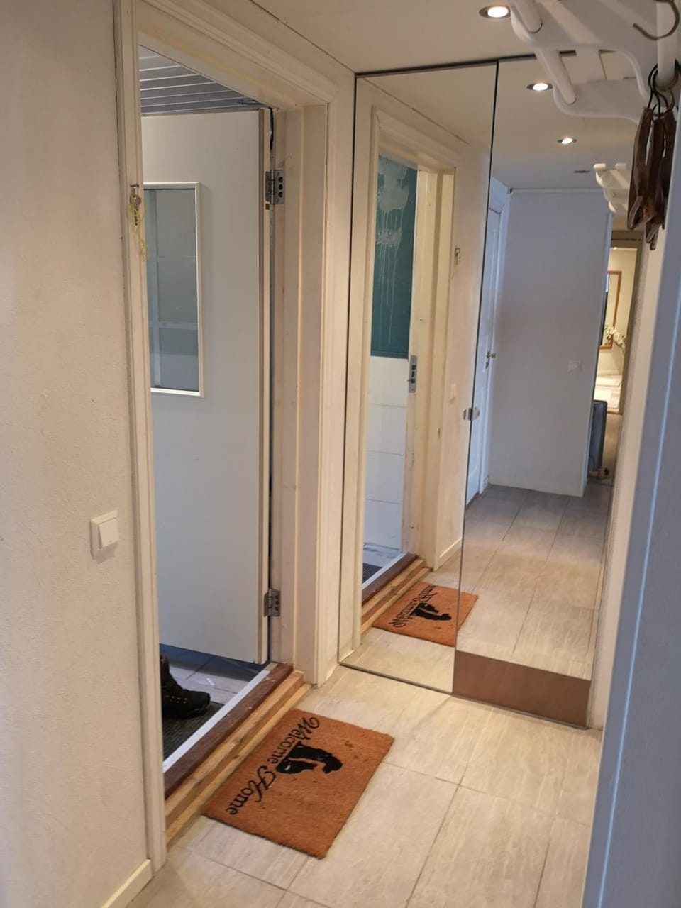 Facade/entrance, wardrobe