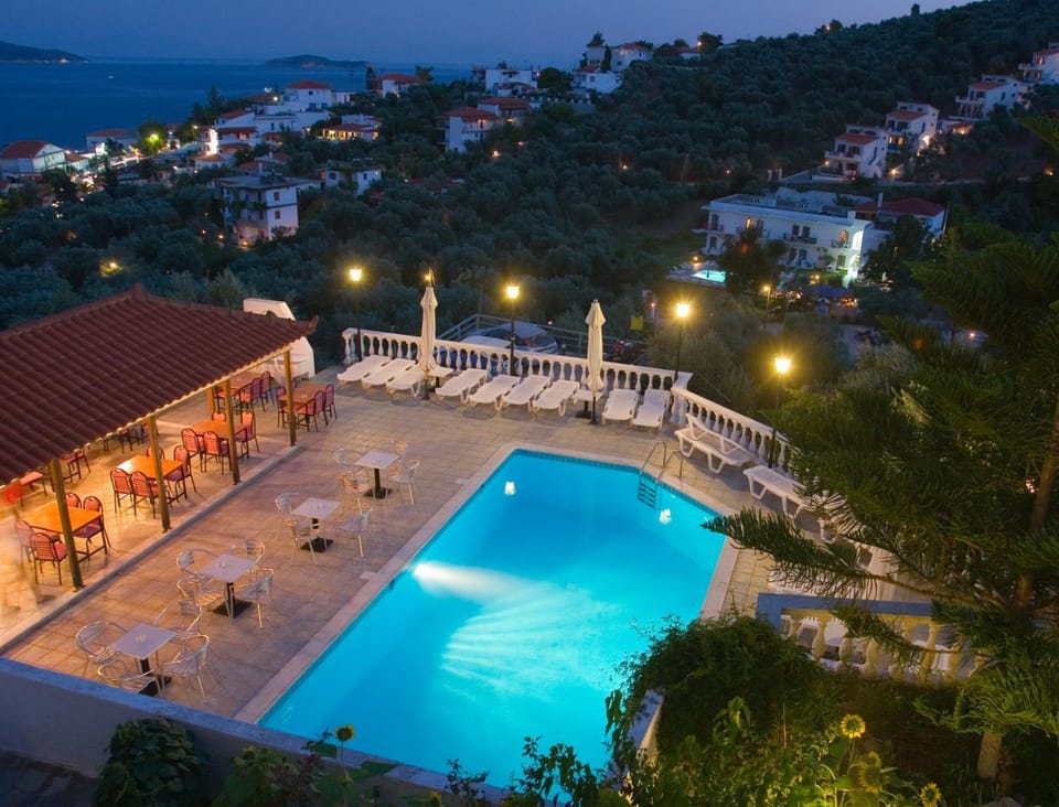 Area and facilities, Swimming pool, Swimming pool