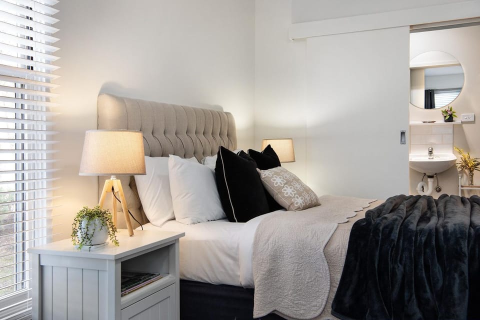 Bed, Bathroom