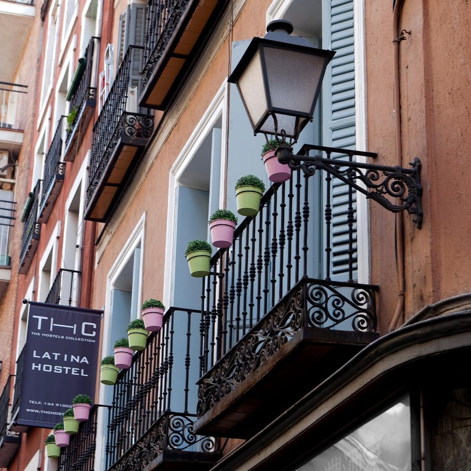 Property building, Facade/entrance, Balcony/Terrace