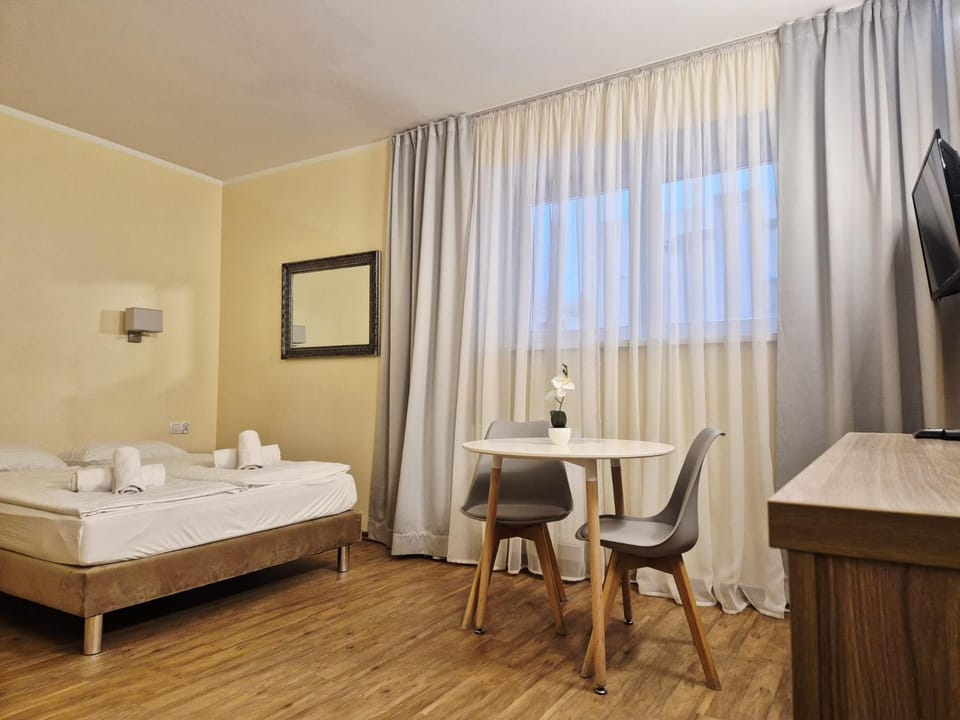 Bed, Photo of the whole room, towels