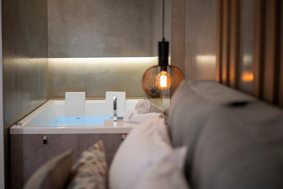 Hot Tub, Bedroom