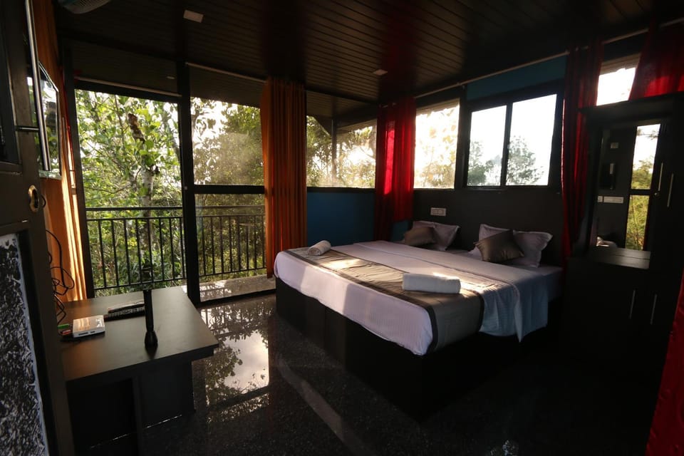 Garden view, Mountain view, Street view, Entertainment, Drinks, Alcoholic drinks