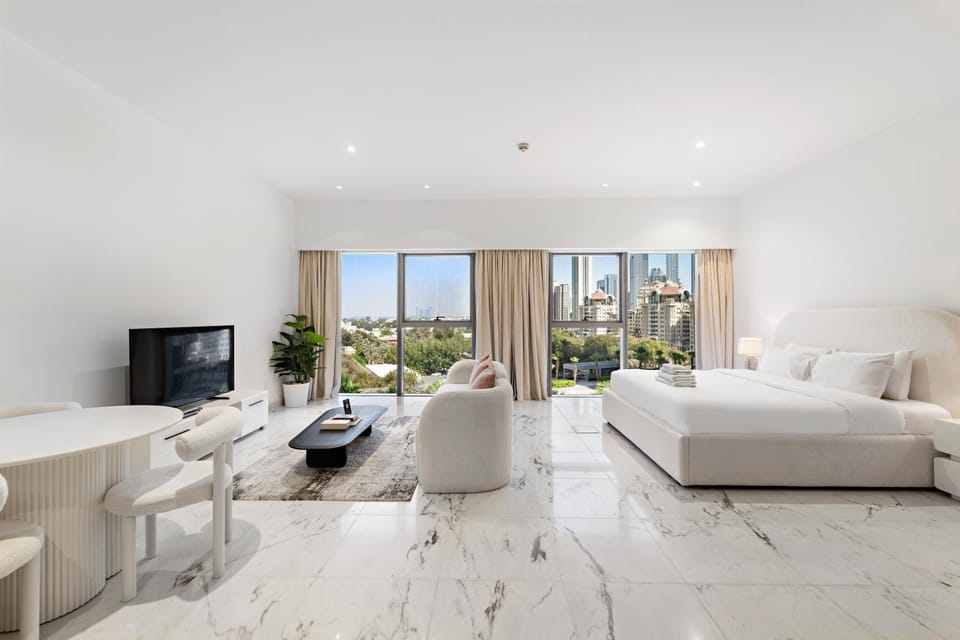 Bed, TV and multimedia, Living room, Photo of the whole room, Seating area, Bedroom