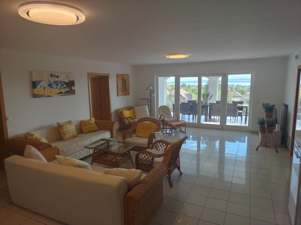 Living room, Lake view