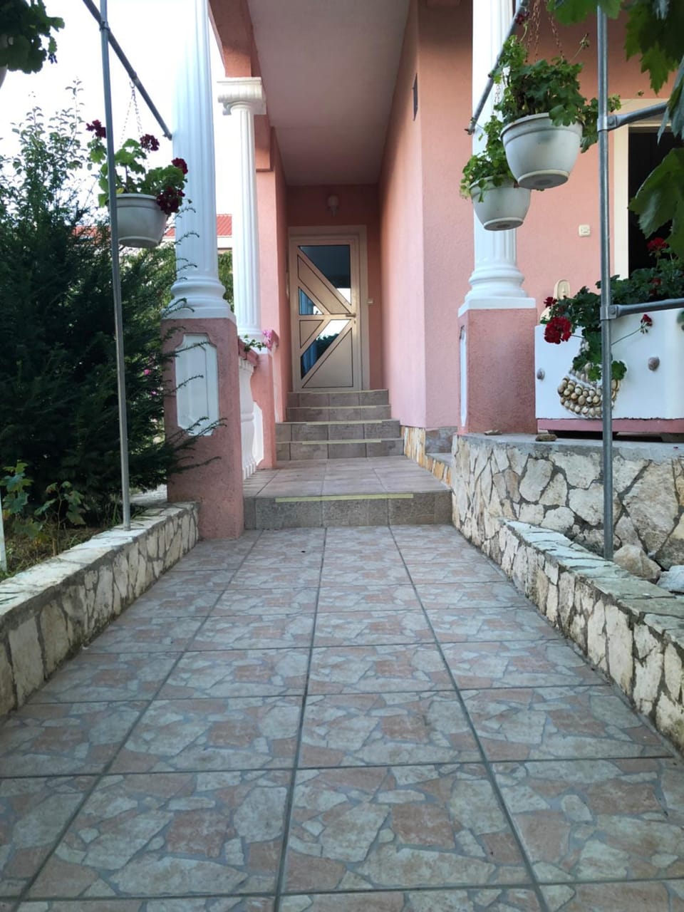 Facade/entrance