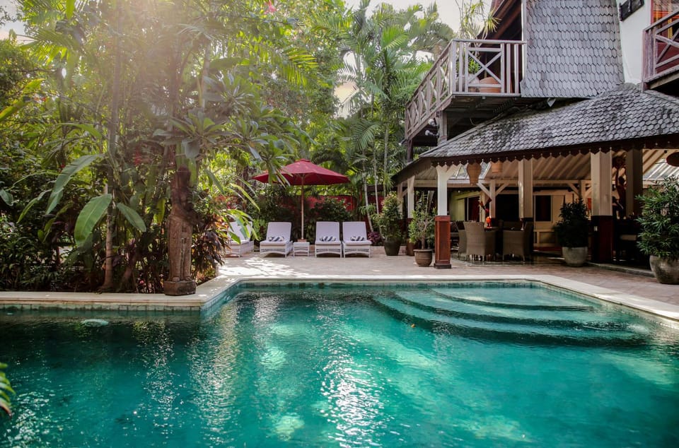 Property building, Patio, Day, Natural landscape, Garden, Garden view, Pool view, Swimming pool, sunbed