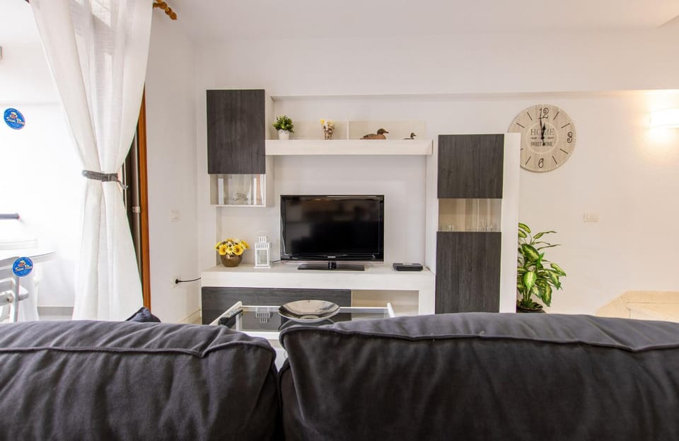 Communal lounge/ TV room, Living room