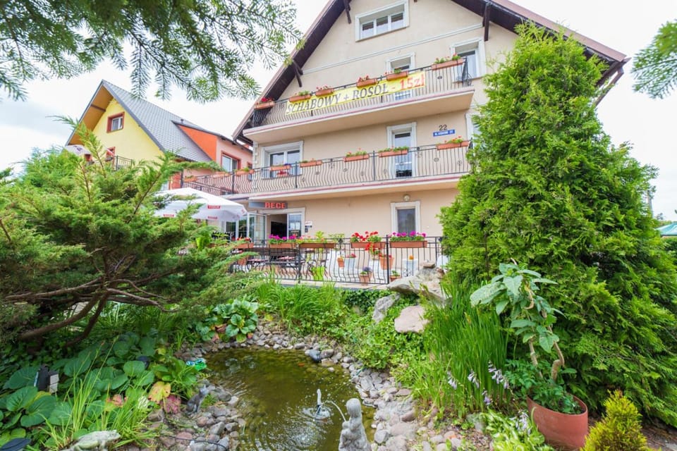 Property building, Spring, Day, Neighbourhood, Natural landscape, Garden, Garden view