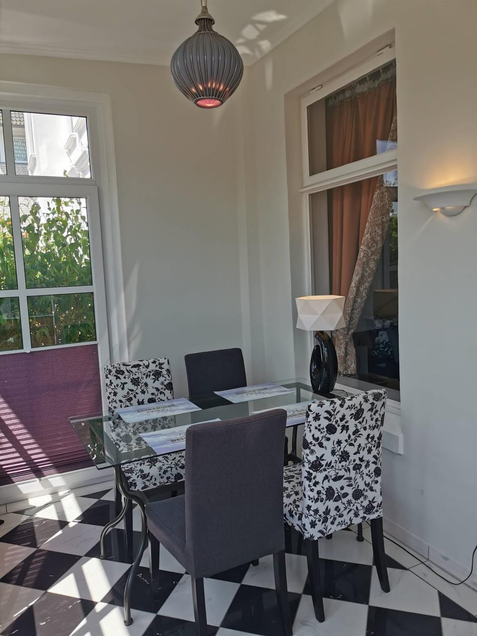 Seating area, Dining area