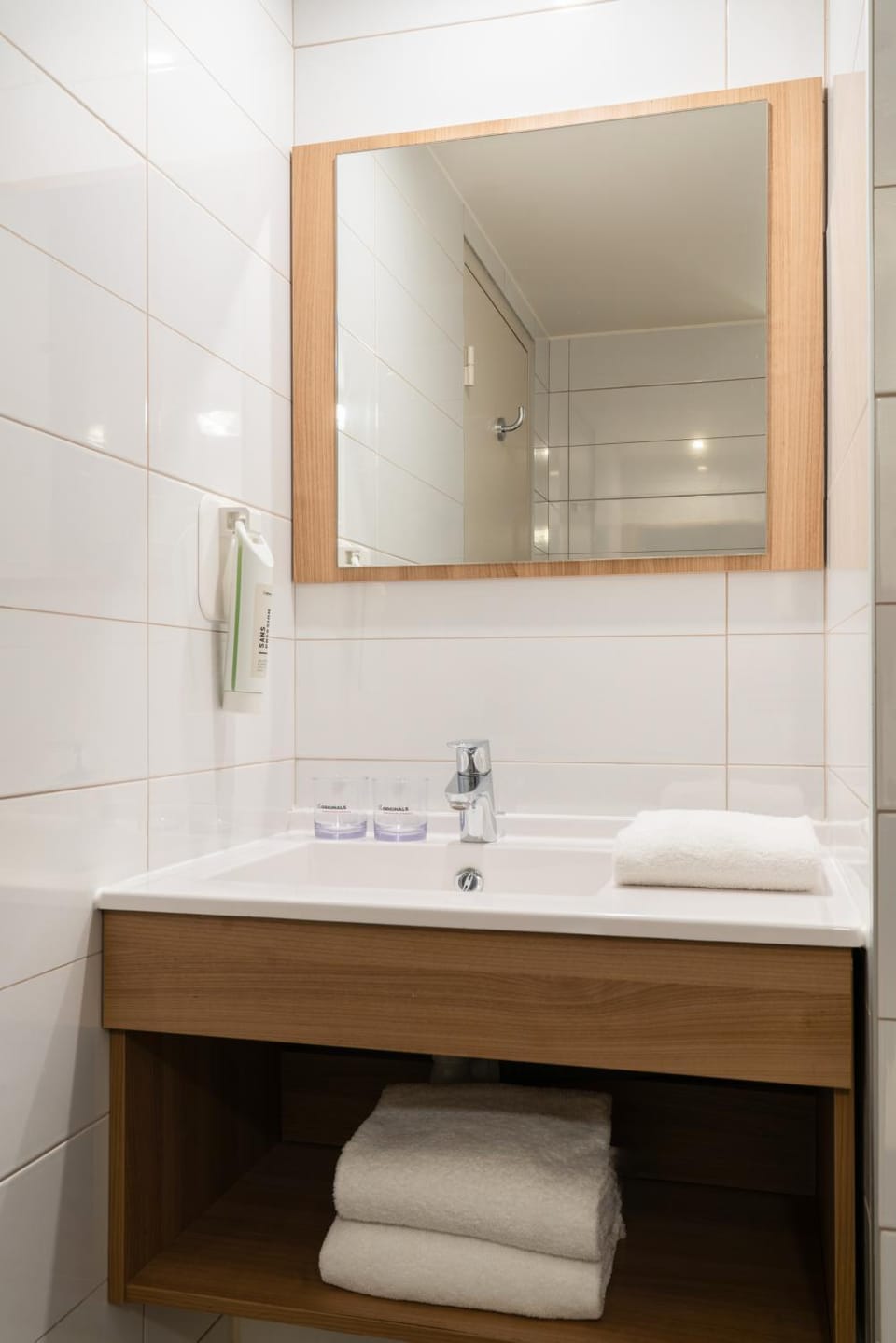 Shower, Bathroom, towels