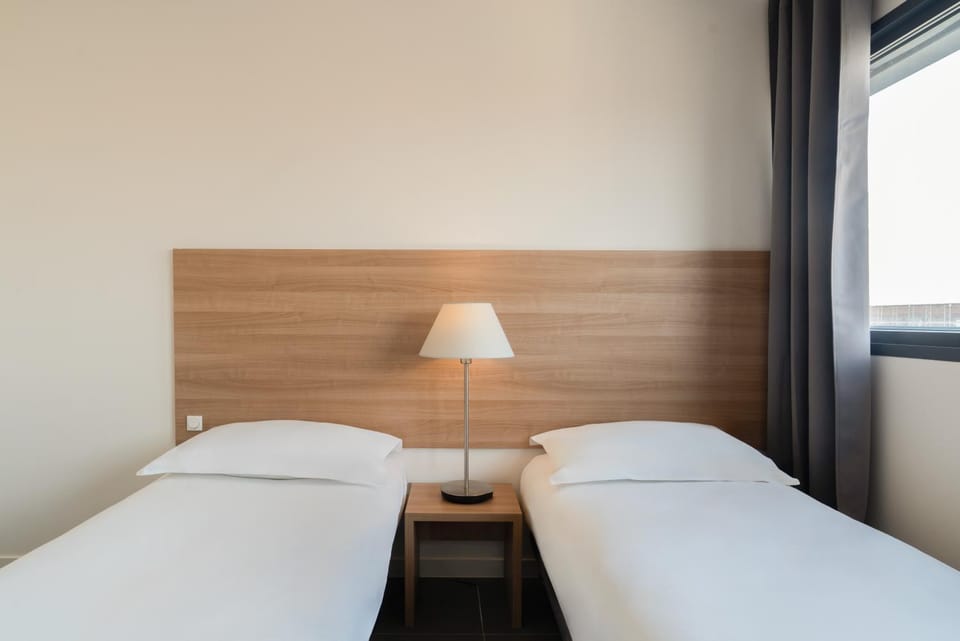 Bed, Bedroom, internet