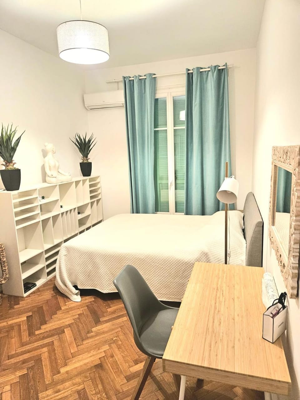 Bed, air conditioner