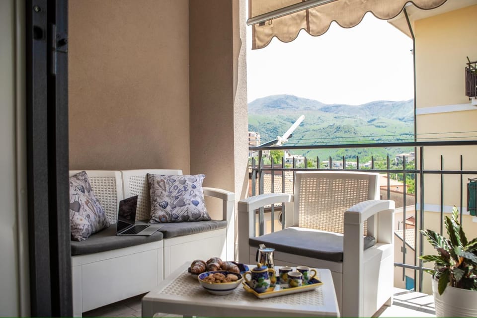 Patio, Balcony/Terrace, Seating area, Mountain view