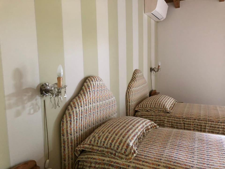 Photo of the whole room, On site