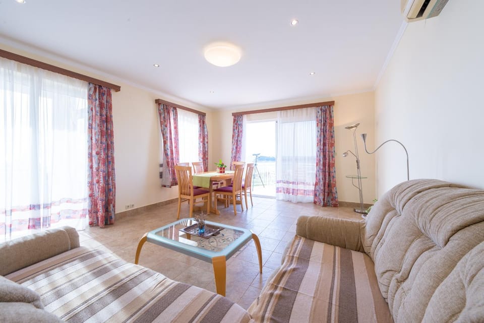 Balcony/Terrace, Living room, Seating area, Dining area
