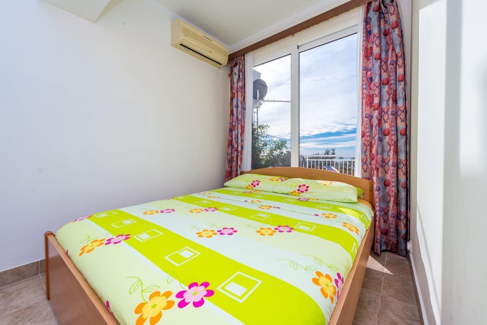 Bed, Bedroom, Sea view