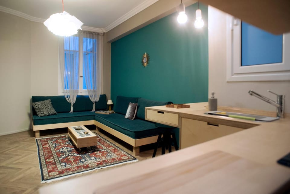 Living room, Seating area, Dining area, hair dresser