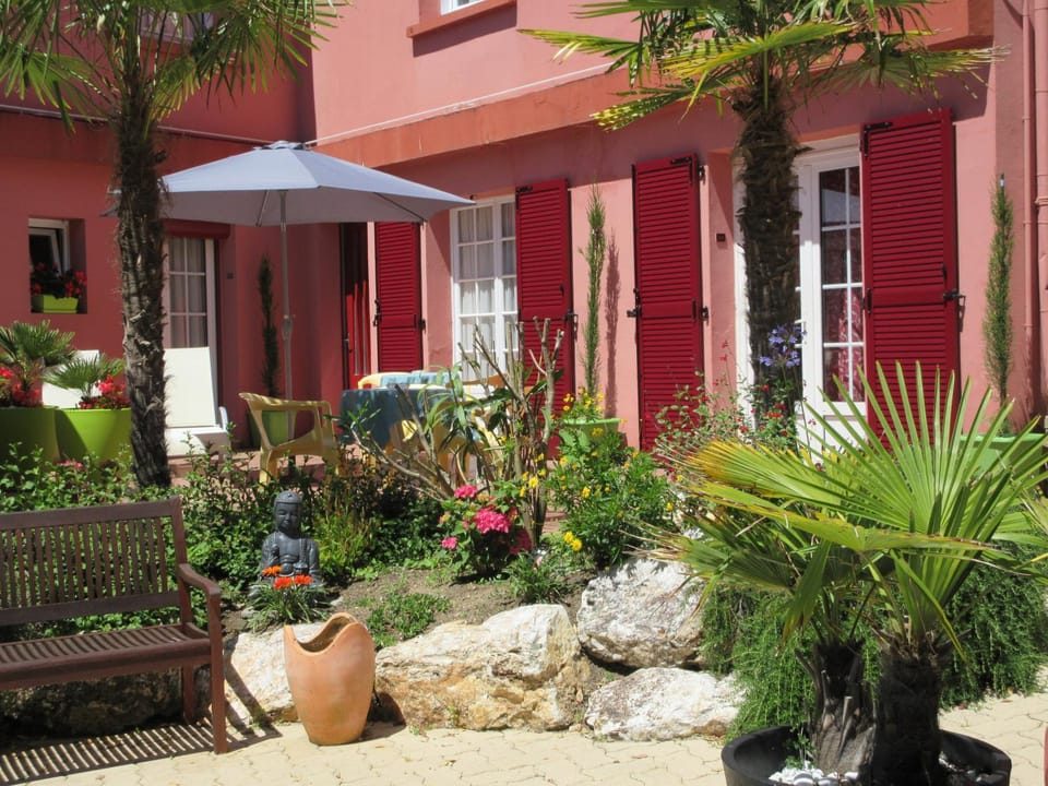 Le Trianon Hotel in Étel