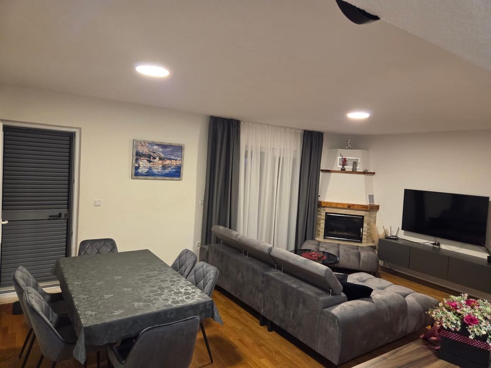 Communal lounge/ TV room, Living room, Dining area