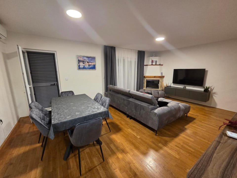 Communal lounge/ TV room, Living room, Dining area
