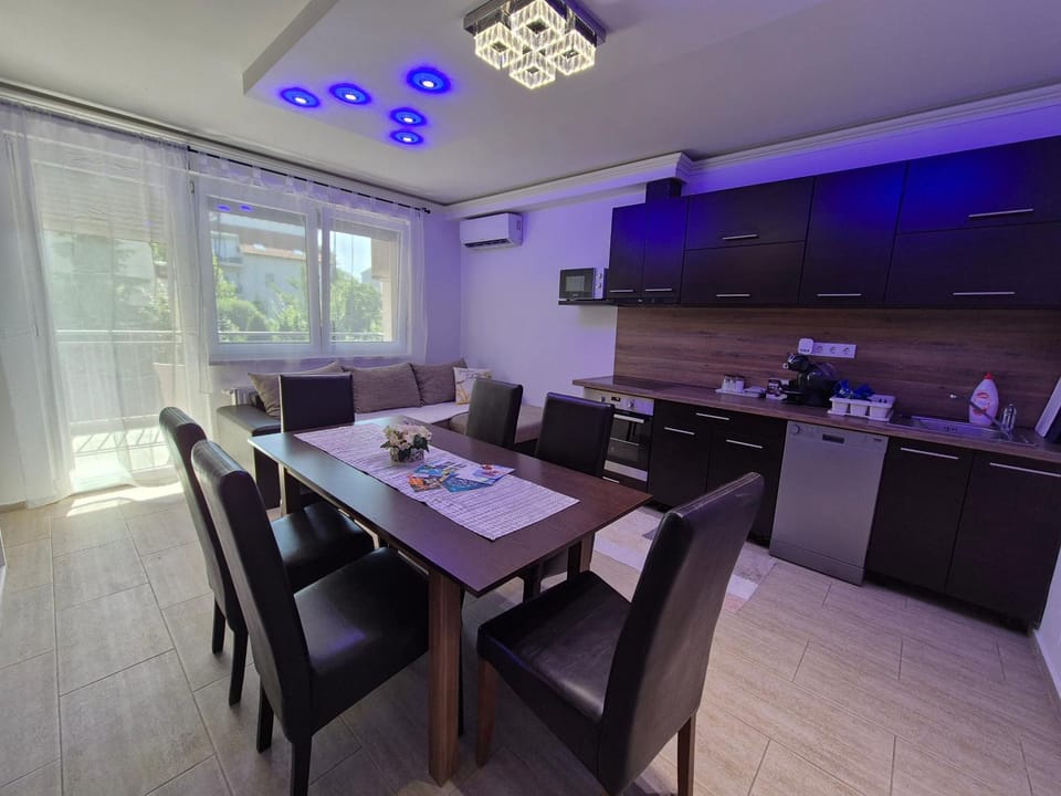 Living room, Dining area, kitchen