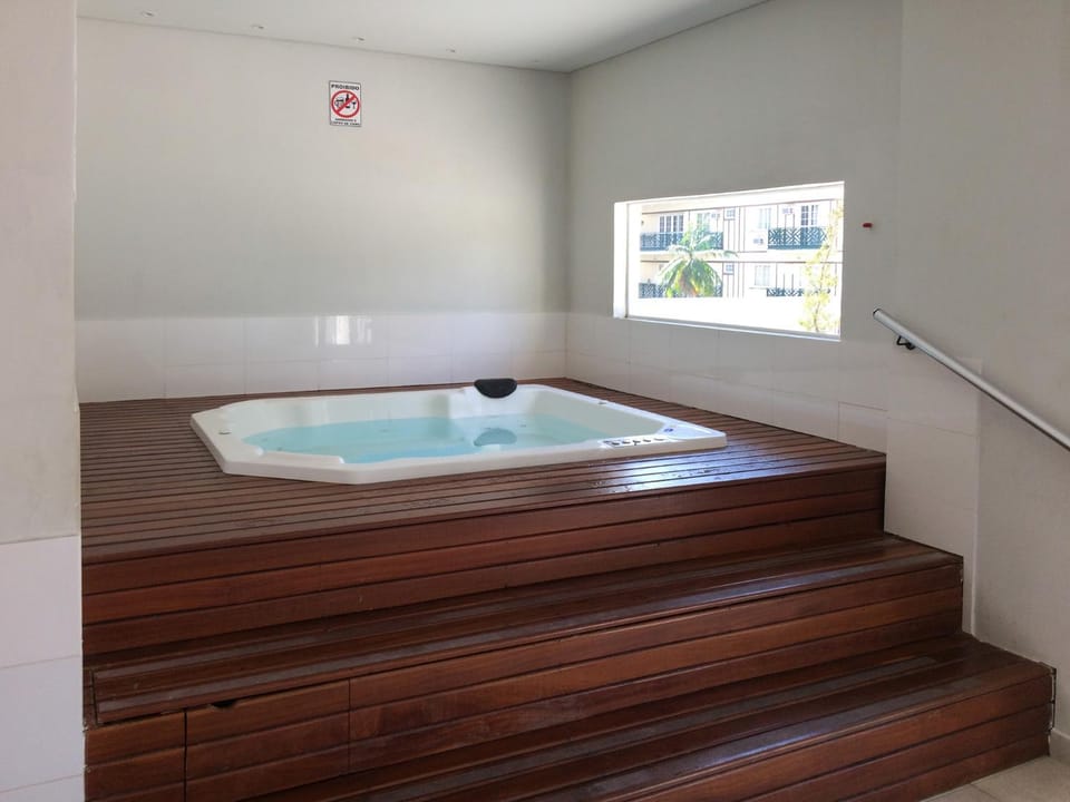 Area and facilities, Swimming pool