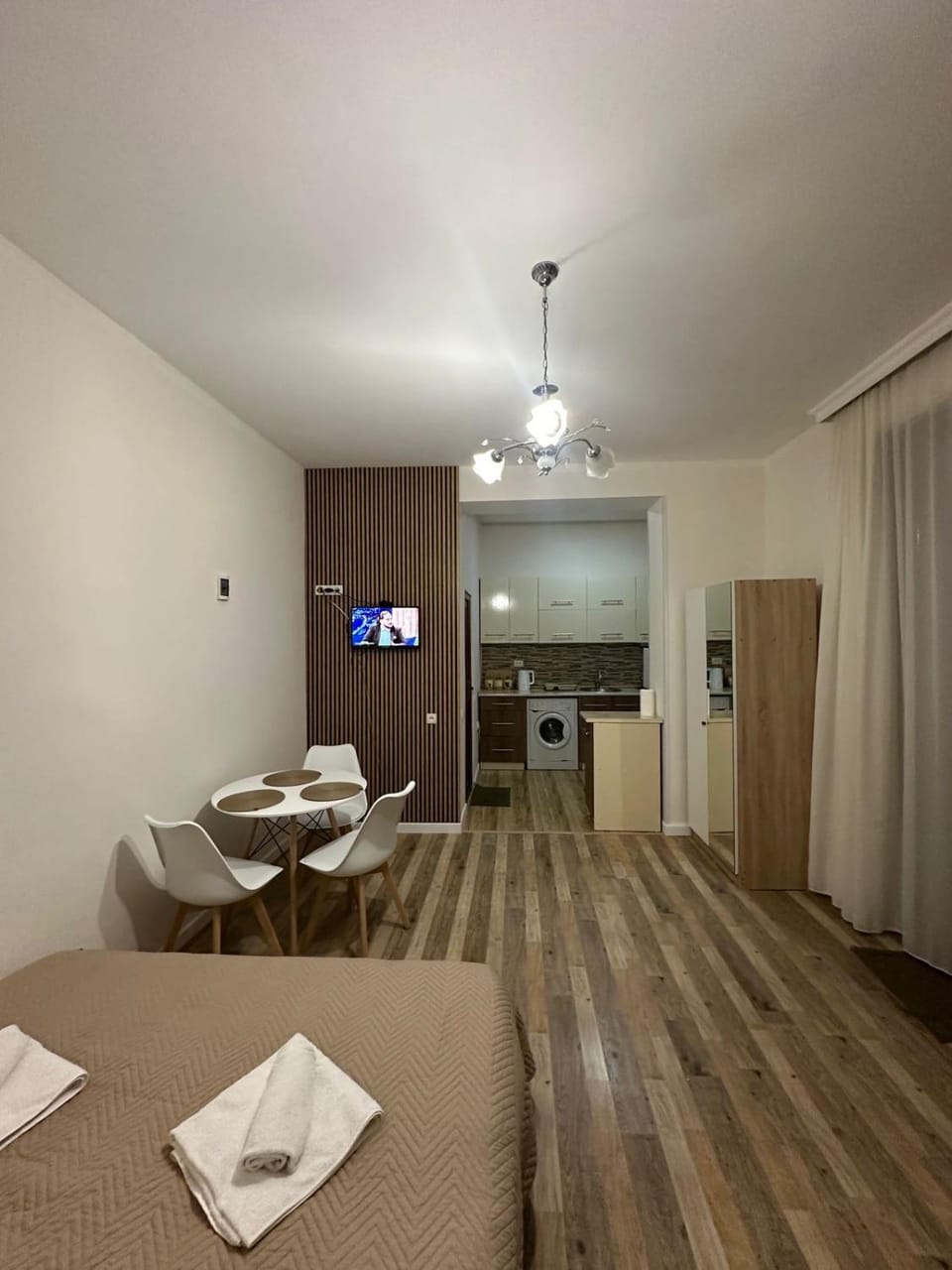 TV and multimedia, Seating area, Dining area
