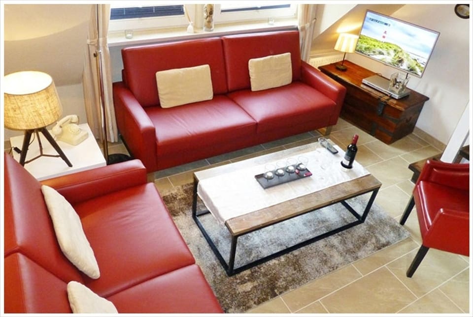 Living room, Photo of the whole room, Decorative detail