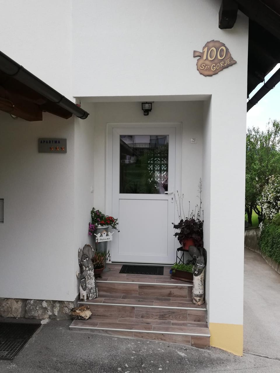 Facade/entrance