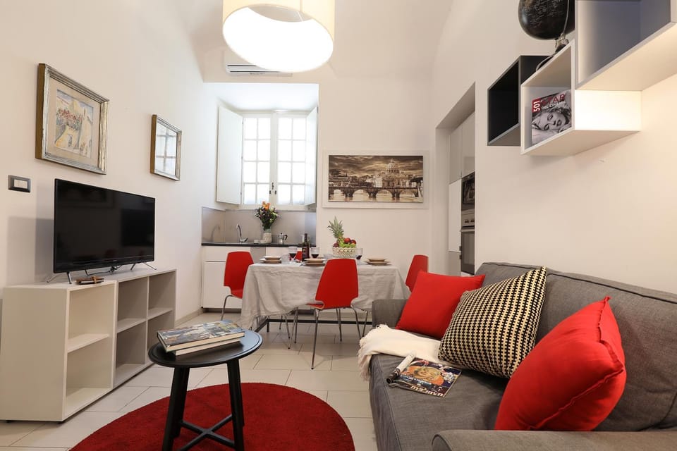 Communal lounge/ TV room, TV and multimedia, Living room, Seating area, Dining area, Evening entertainment