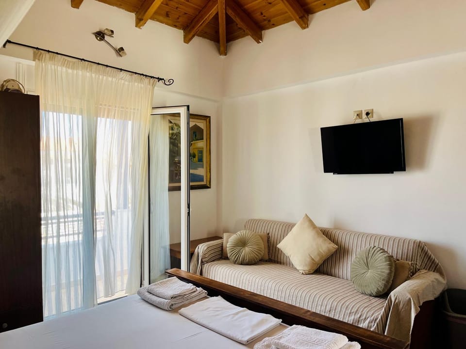 Avra Studios Bed and Breakfast in Islands